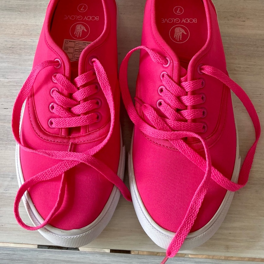 NWOT Hot Pink Body Glove Sneakers with White Soles. Size: 7.